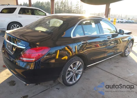 2018 Mercedes-Benz C 300 4Matic из США, поврежденный, VIN 55SWF4KB5JU243853